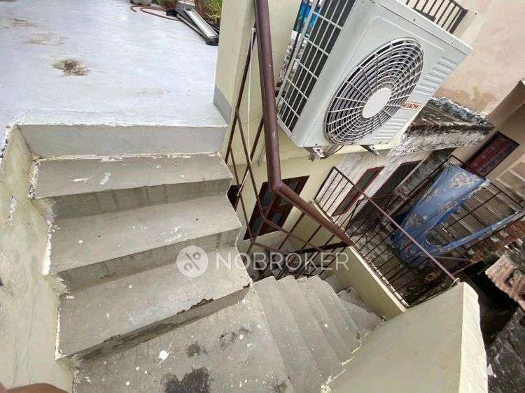 2 BHK Flat In Housing Board Colony For Sale  In Sector 21d