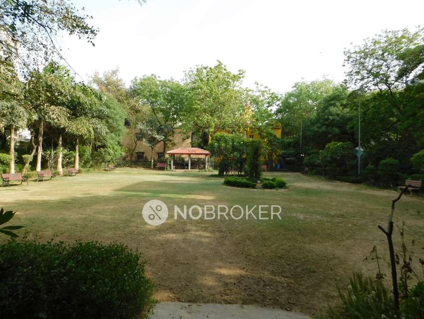 3 BHK Flat In Pamposh Enclave For Sale  In Pamposh Enclave