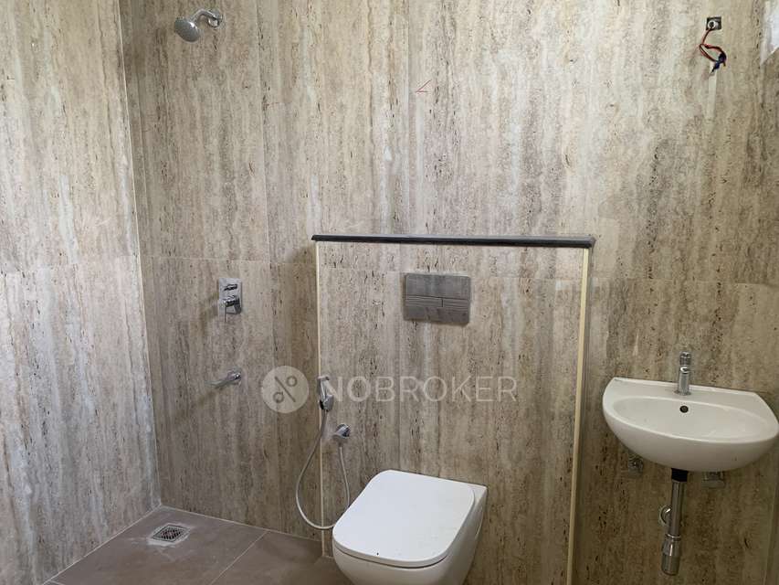 2 BHK Flat In Edi Apartment For Sale  In  Vyasarpadi