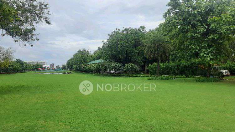 3 BHK Flat In Central Park Aqua Front Towers, Sector 33 For Sale  In Sector 33