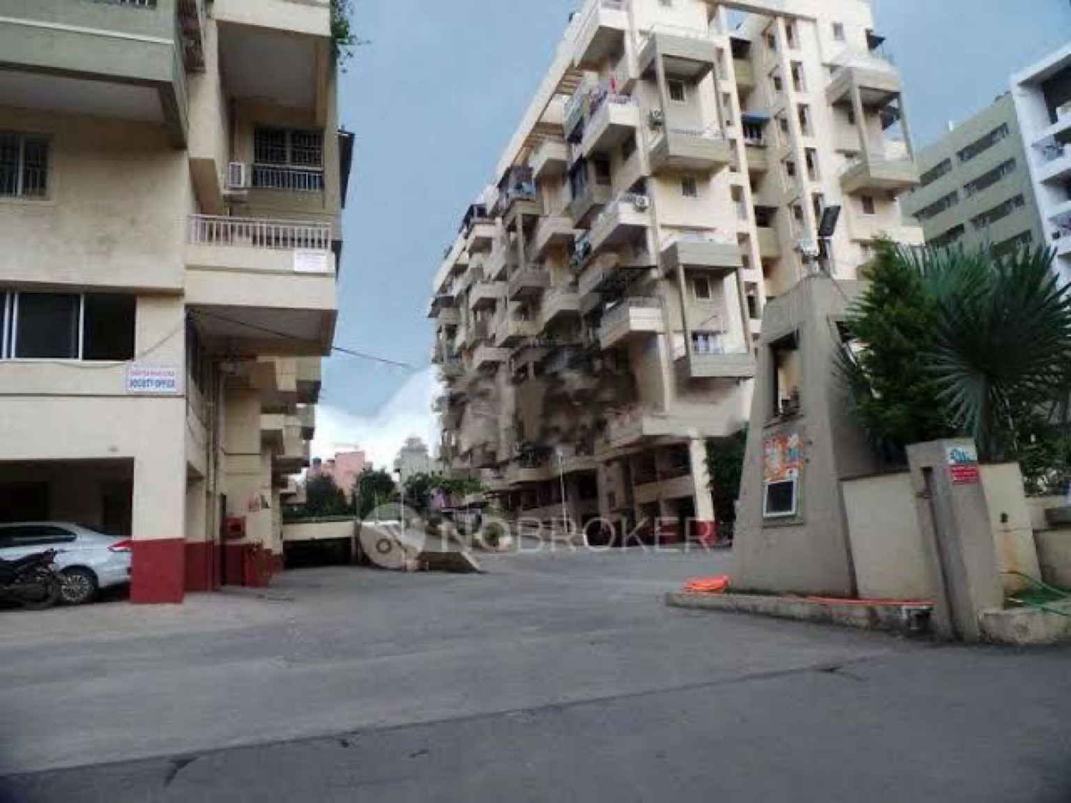 Mantra Majestica Apartment