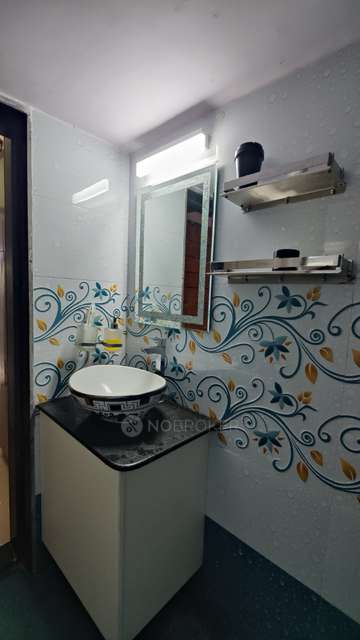 2 BHK Flat In Aster Society  For Sale  In Old Air India Staff Colony, Santacruz East