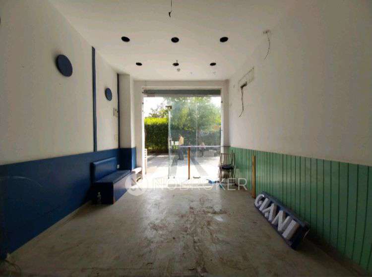Shop in Noida 121, Noida for sale 