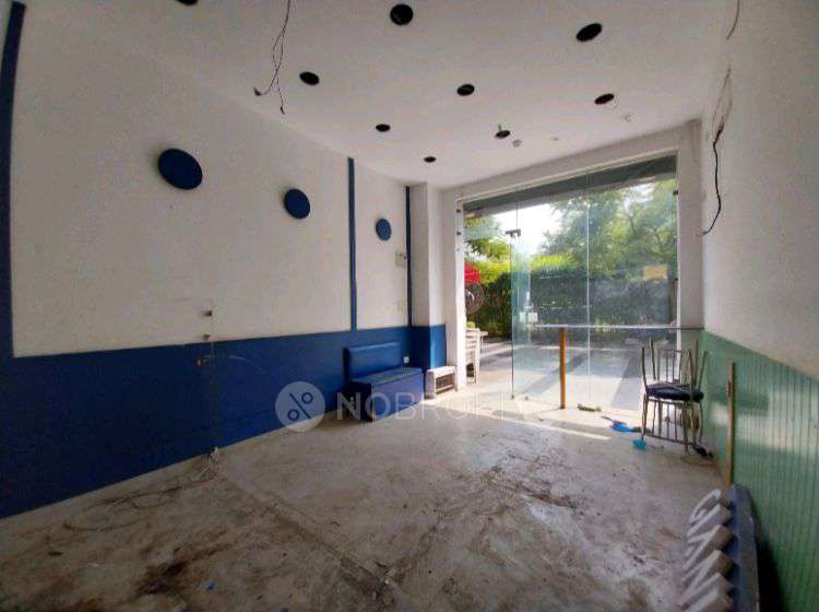 Shop in Noida 121, Noida for sale 