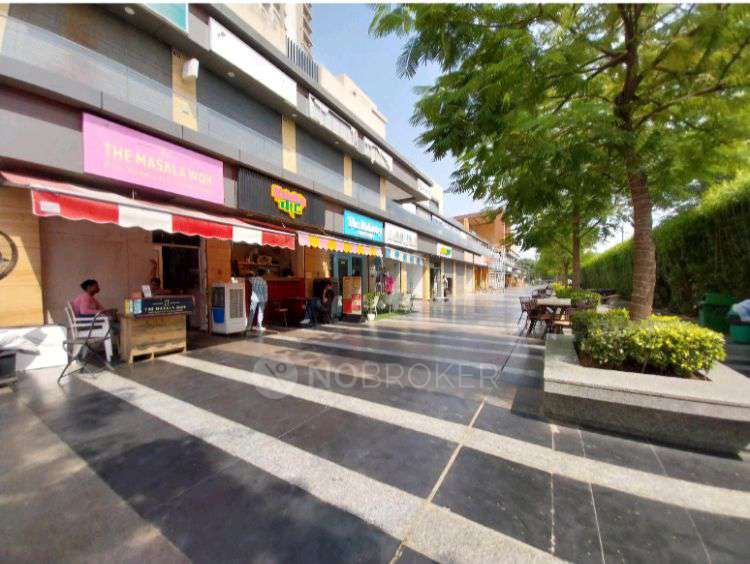 Shop in Noida 121, Noida for sale 