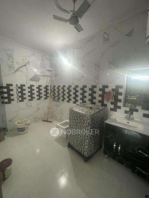 2 BHK Flat In Sb For Sale  In Shakurpur