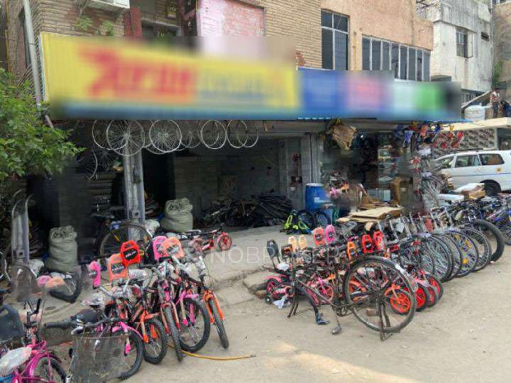 Shop in Guru Ravidas Marg, Delhi for Rent 