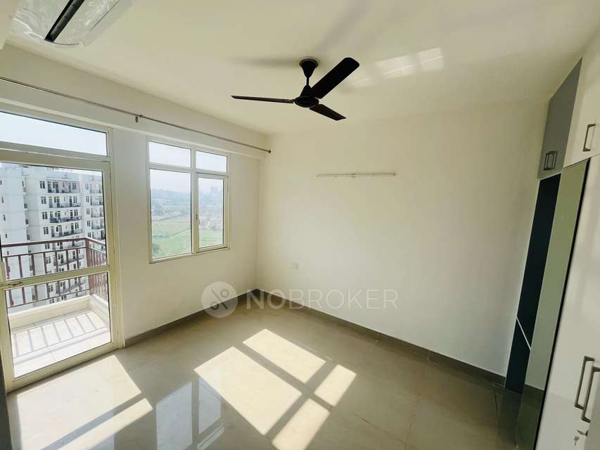 1 BHK Flat In Signature Global Golf Greens for Rent  In American Express 74a