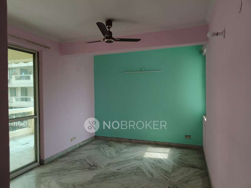 3 BHK Flat In Golf Green Avenue, Sector 25 For Sale  In Sector 25