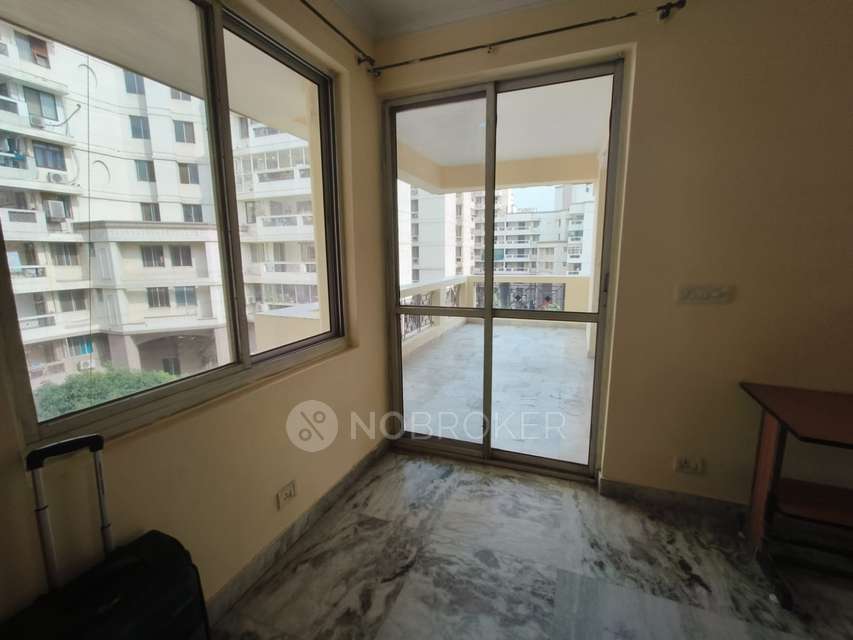 3 BHK Flat In Golf Green Avenue, Sector 25 For Sale  In Sector 25