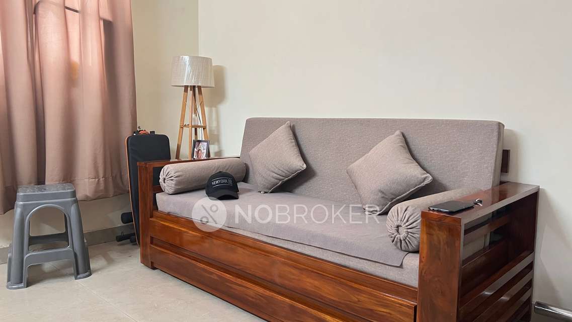 Single Room for Female In 2 BHK  In Bulland Heights  In Crossings Republik