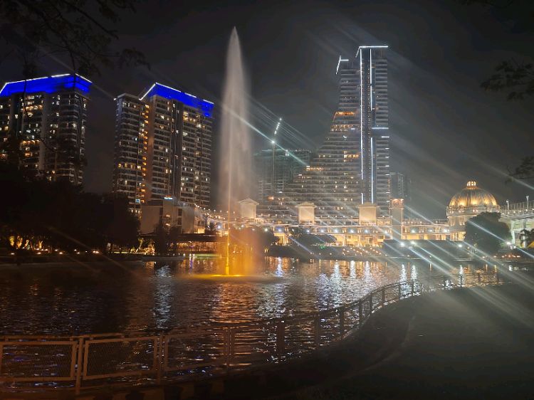 Amanora Park Township