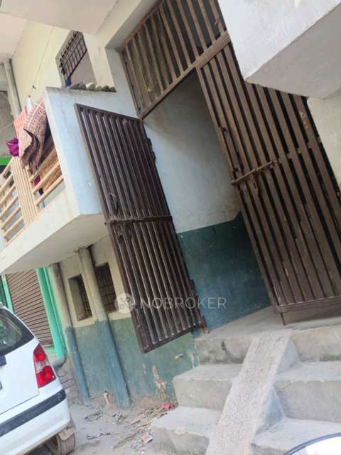 Shop in Chaukhandi, Noida for Rent 