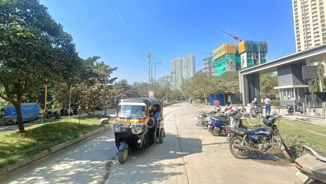 2 BHK Flat In Dosti Pine For Sale  In Thane