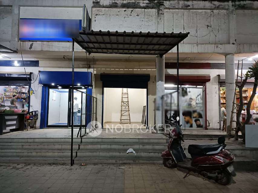 Shop in Floridaa Apartment, Faridabad for Rent 