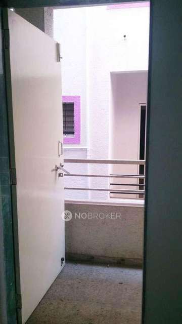 2 BHK Flat In Royal Woods Society For Sale  In Manjri Bk