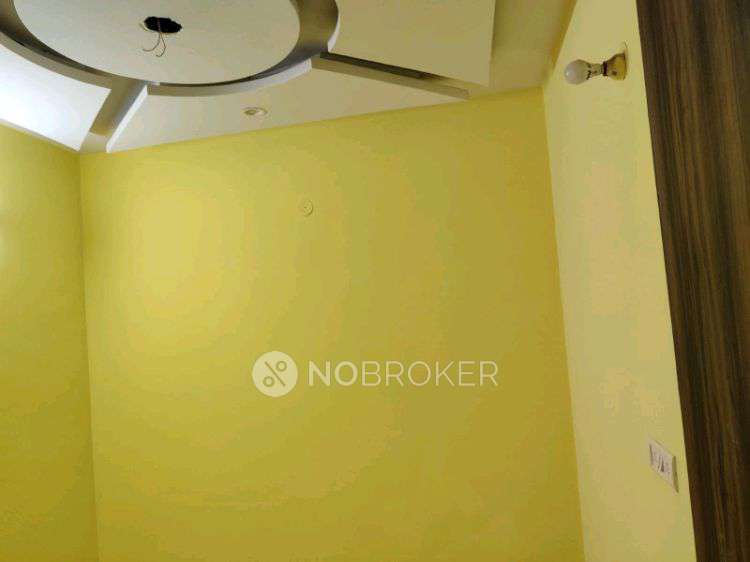 2 BHK Flat In Apt For Sale  In R Block Rd