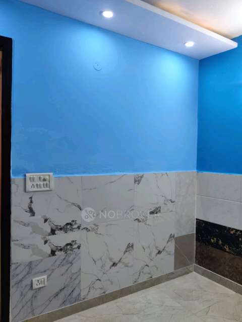 2 BHK Flat In Apt For Sale  In R Block Rd