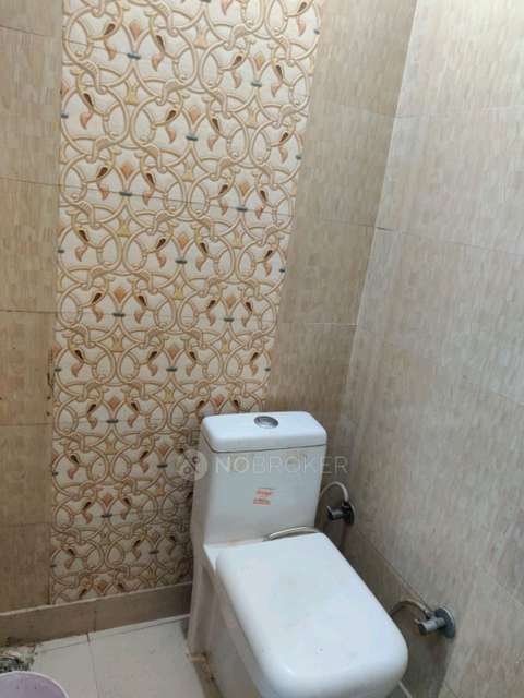 2 BHK Flat In Apt For Sale  In R Block Rd