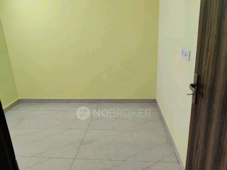 2 BHK Flat In Apt For Sale  In R Block Rd