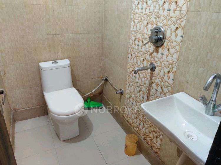 2 BHK Flat In Apt For Sale  In R Block Rd