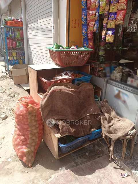 Shop in Ganpati Apartments {jain Builder}, Noida for Rent 