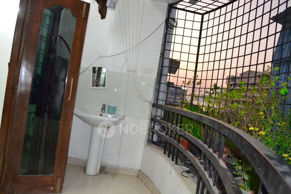 2 BHK Flat In  The Legend  For Sale  In Palace Colony Road
