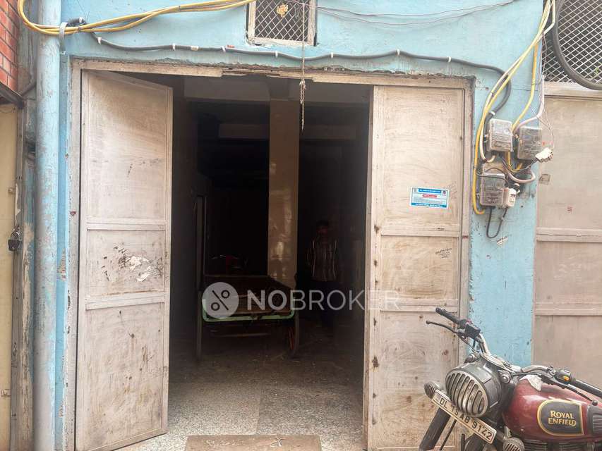 Godown/Warehouse in Chawri Bazar, Delhi for sale 