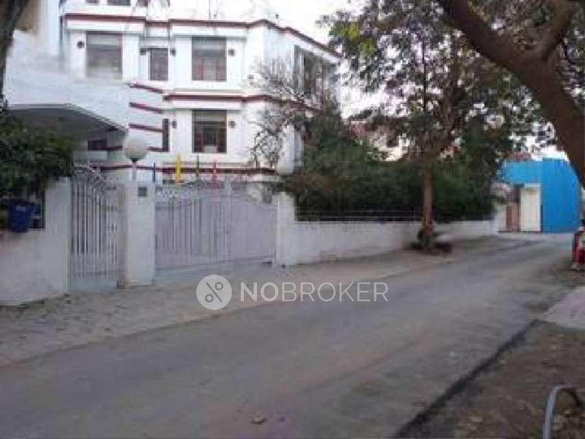 1 BHK House for Rent  In Sector 43