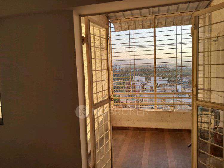 Single Room for Female In 2 BHK  In Ikon Four Avenues In Loni Kalbhor