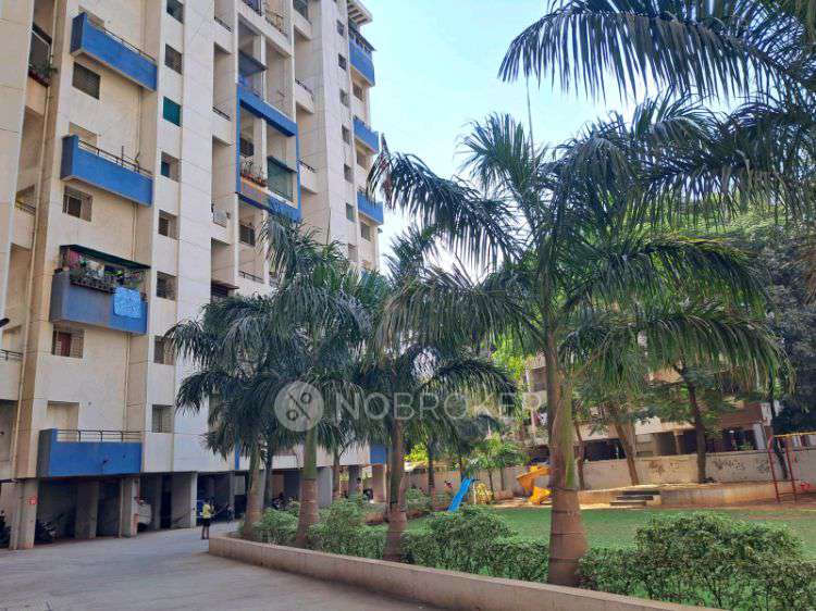 Single Room for Female In 2 BHK  In Ikon Four Avenues In Loni Kalbhor