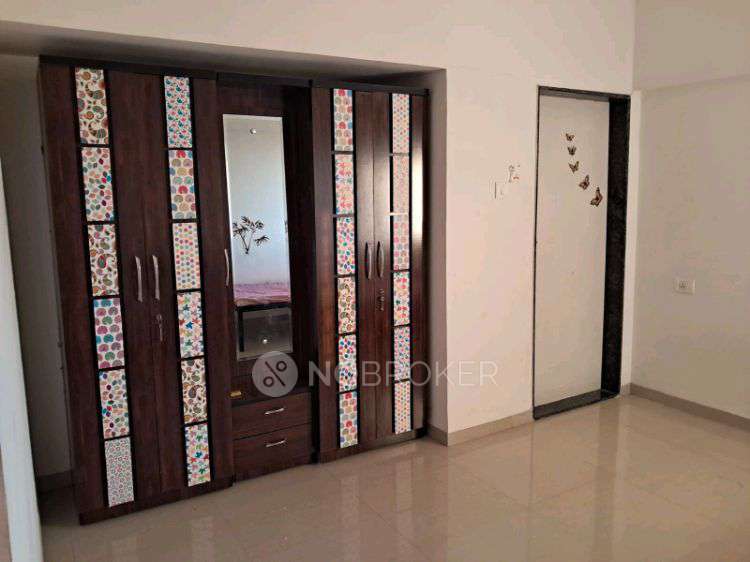 Single Room for Female In 2 BHK  In Ikon Four Avenues In Loni Kalbhor