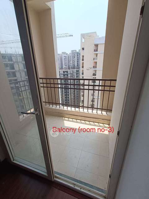 3 BHK Flat In Ajnara Le Garden For Sale  In Sector 16