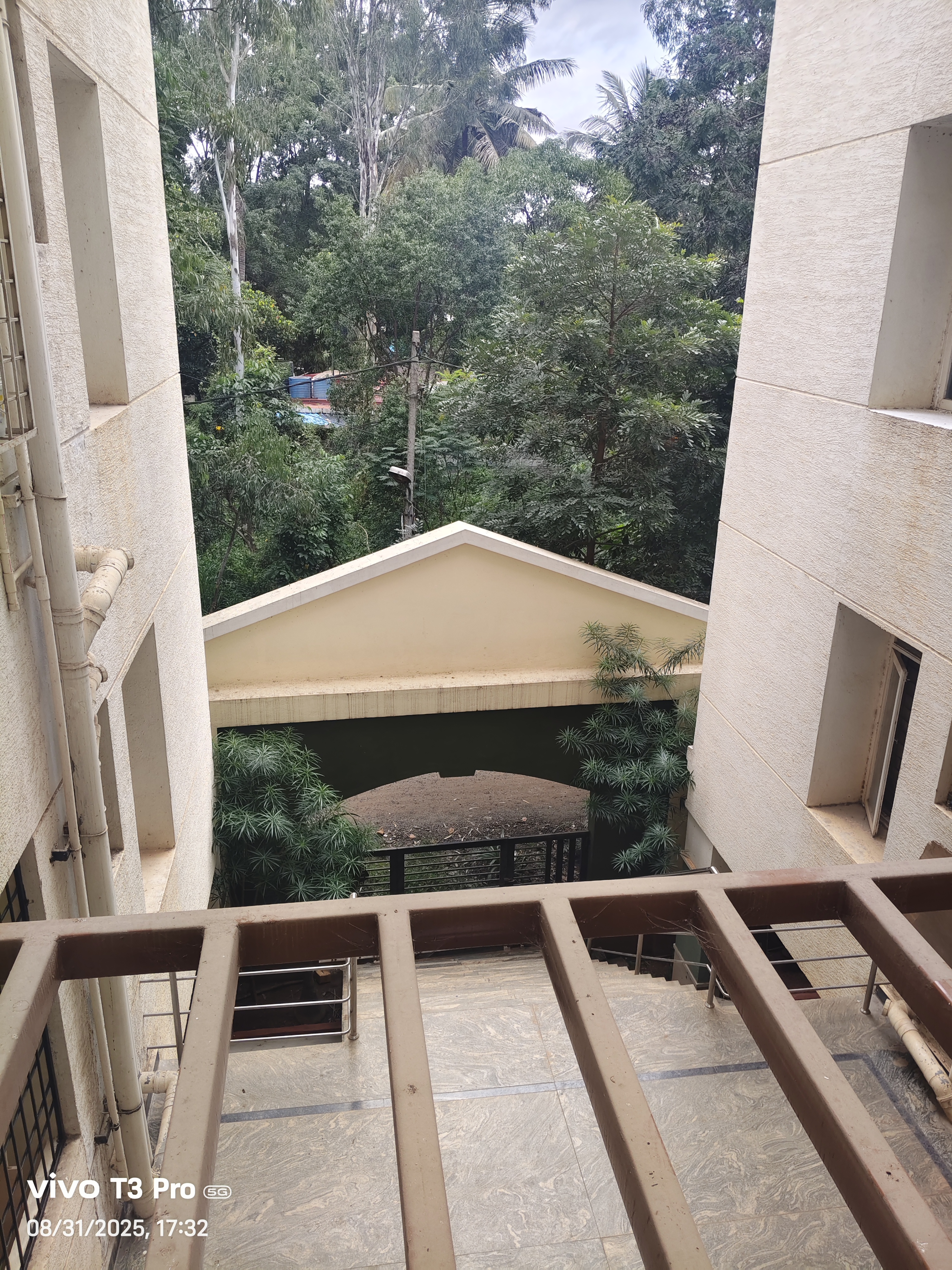 Sriven Solitaire Apartment