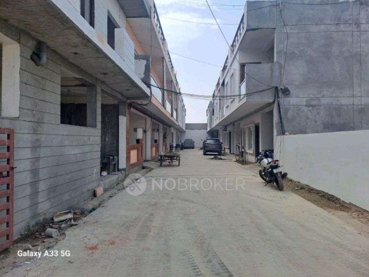 Plot For Sale  In Builder Noida Extension Sec 1