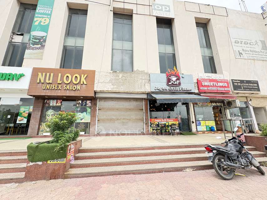 Shop in Rodeo Mall, Delhi for sale