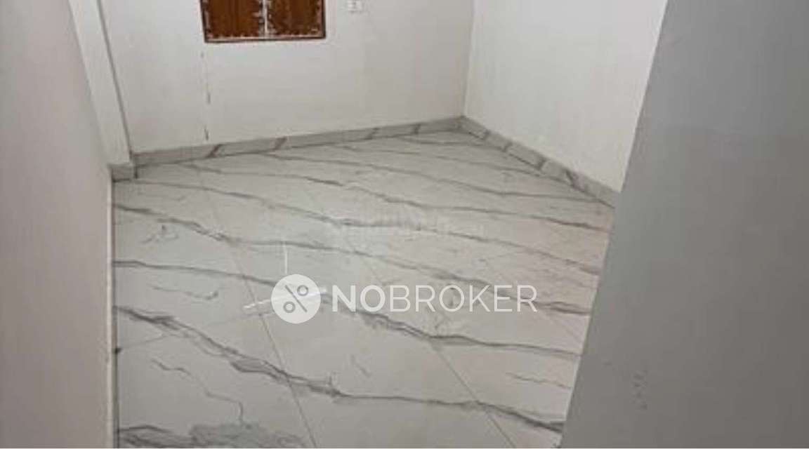 1 BHK Flat In Standalone Building  for Rent  In Sector 72