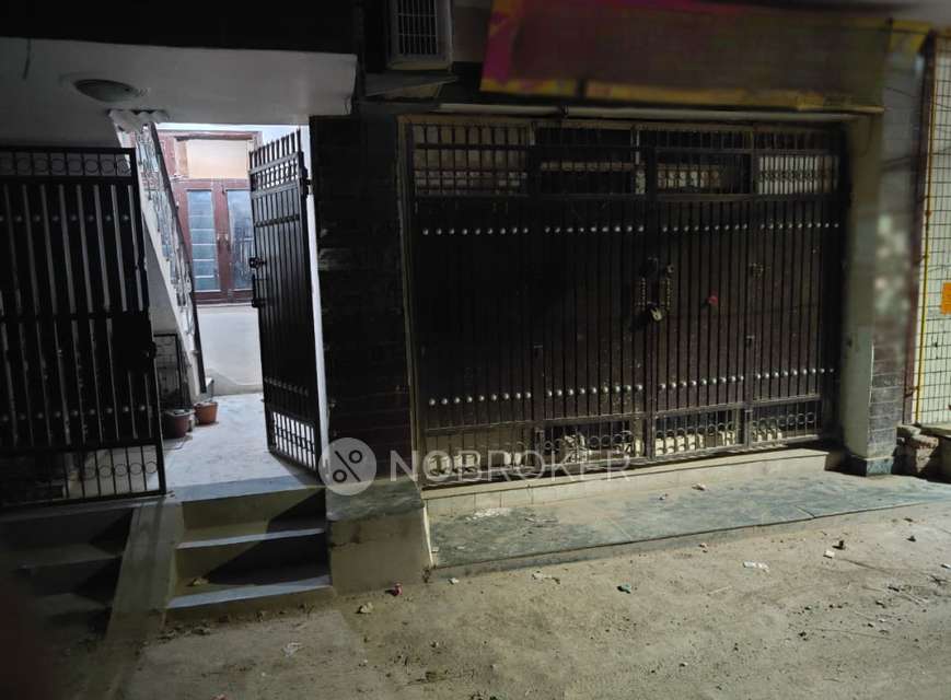 Office Space in Shakarpur, Delhi for Rent 