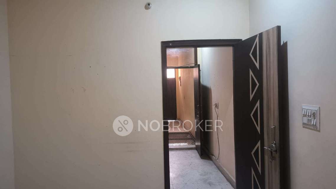 1 BHK House for Rent  In Sector 8