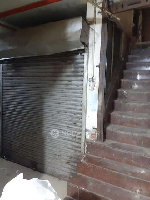 Shop in Hotel Silver Arc, Delhi for sale 