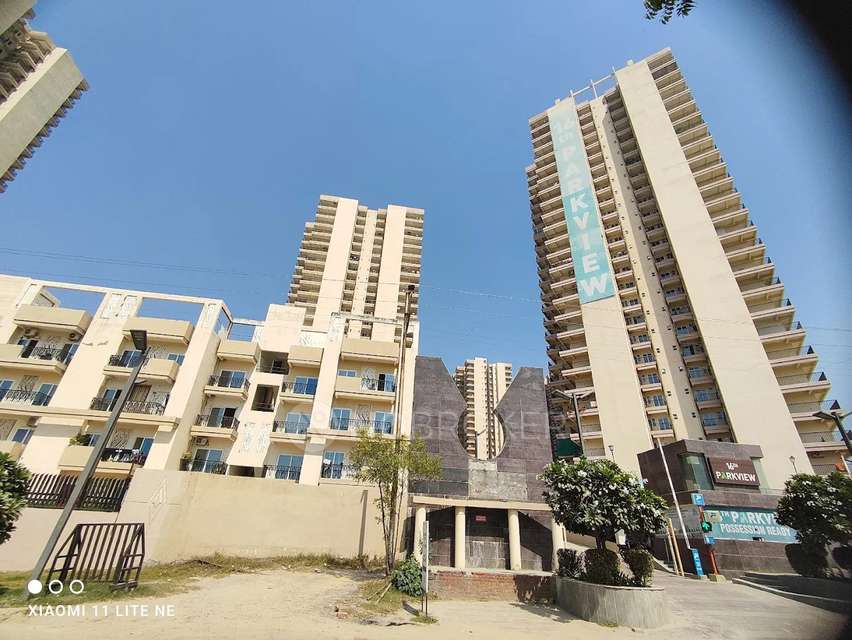 4+ BHK House for Rent  In Gaur Yamuna City