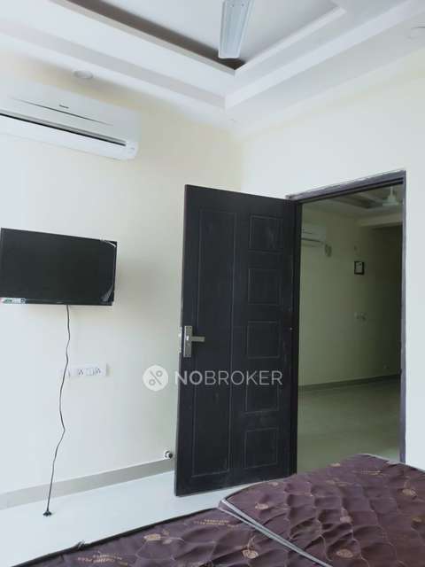 2 BHK Flat In  Qutab Heights For Sale  In Dlf City Phase 4