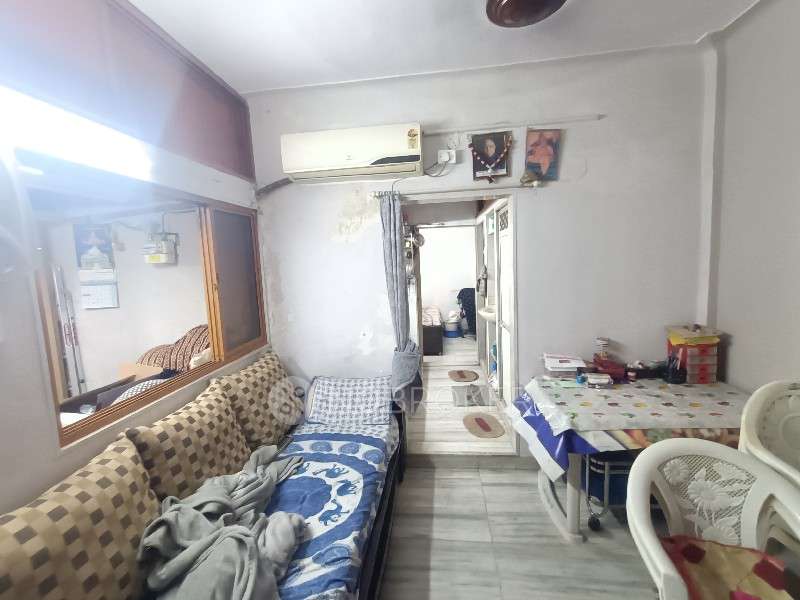 1 BHK Flat In Dwarkesh Niketan Chs For Sale  In Kandivali West