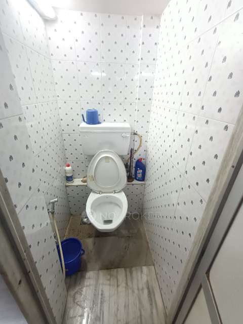 1 BHK Flat In Dwarkesh Niketan Chs For Sale  In Kandivali West