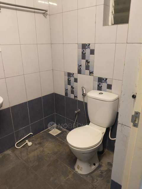 2 BHK Flat In Isha Santhosham For Sale  In Perungalathur