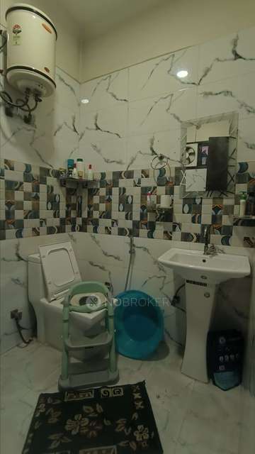 3 BHK Flat In Mohan Meakin Society For Sale  In Vasundhara