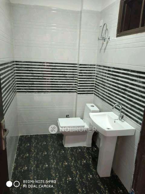 3 BHK Flat In Mohan Meakin Society For Sale  In Vasundhara