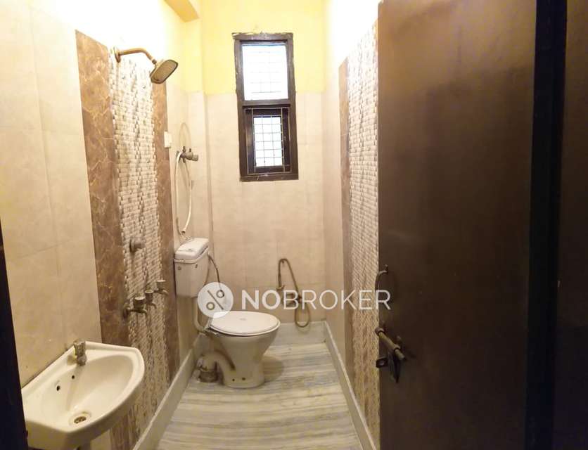 2 BHK Flat In Apartment For Sale  In Patparganj