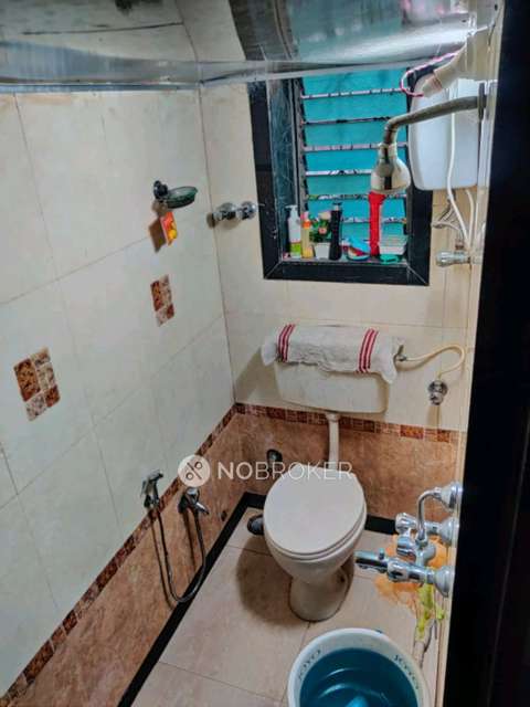 1 BHK Flat In Stansalone Building For Sale  In Parel