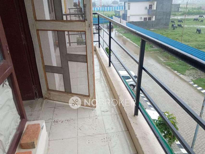 3 BHK Flat In Wave City Ghaziabad For Sale  In Sector 4